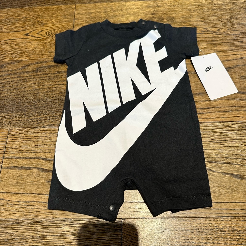 NIKE INFANT ROMPER 3M